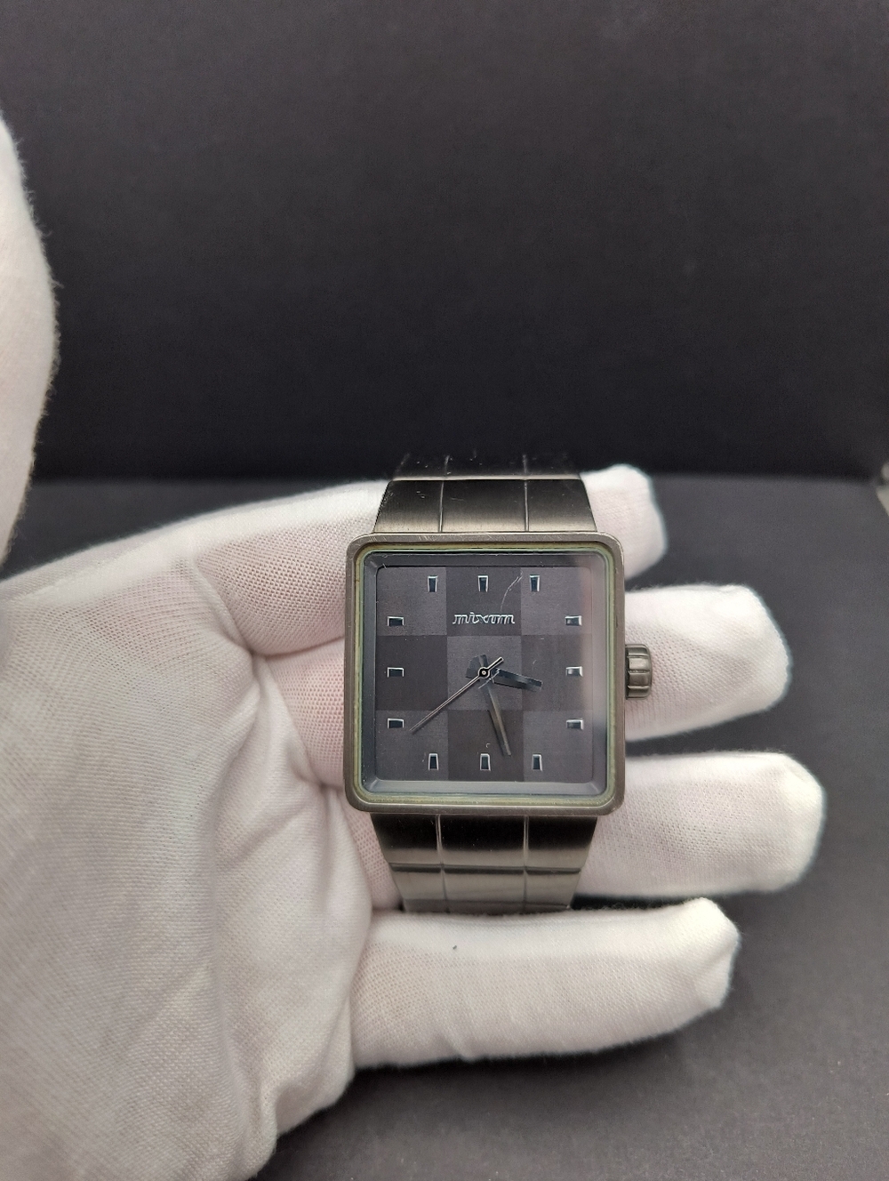 Nixon The Quatro - OG Script